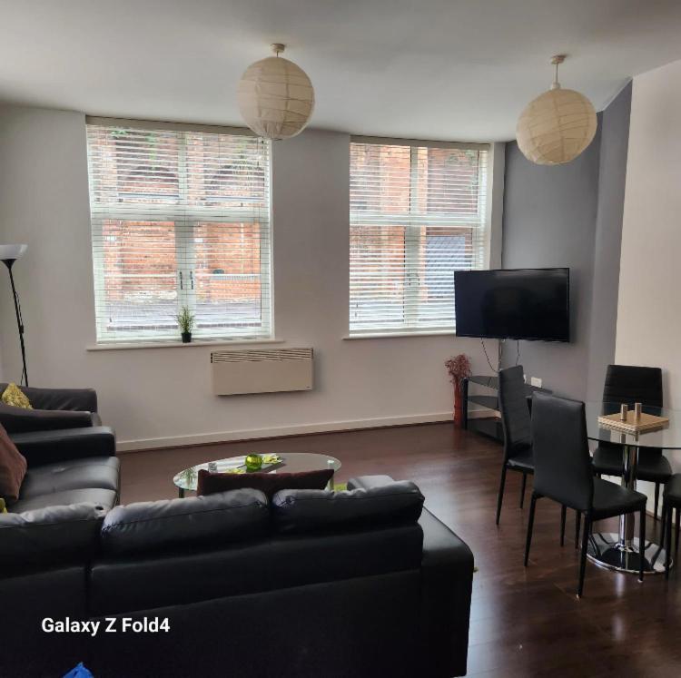 J Quarter - Sleeps 5 Long Term & Families Comfortably, 4 Beds, 2 Bathrooms Birmingham Eksteriør billede