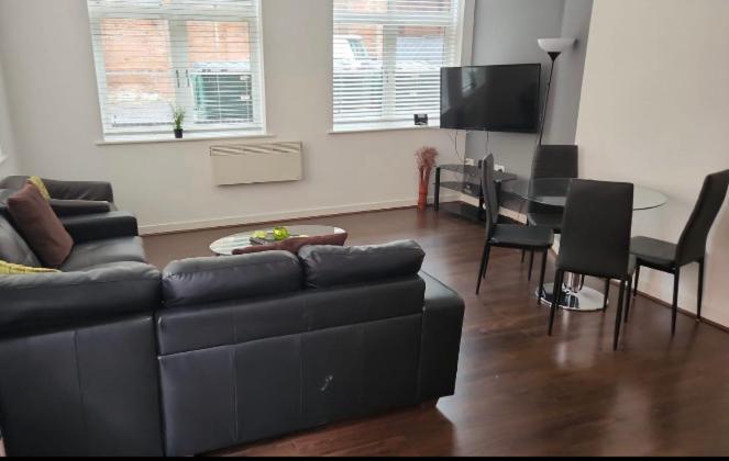 J Quarter - Sleeps 5 Long Term & Families Comfortably, 4 Beds, 2 Bathrooms Birmingham Eksteriør billede
