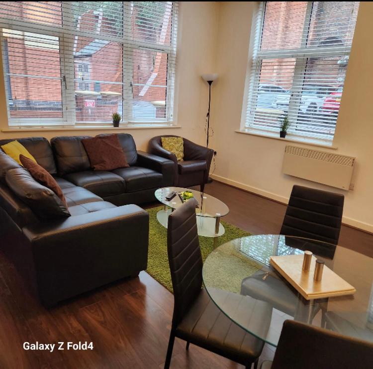 J Quarter - Sleeps 5 Long Term & Families Comfortably, 4 Beds, 2 Bathrooms Birmingham Eksteriør billede