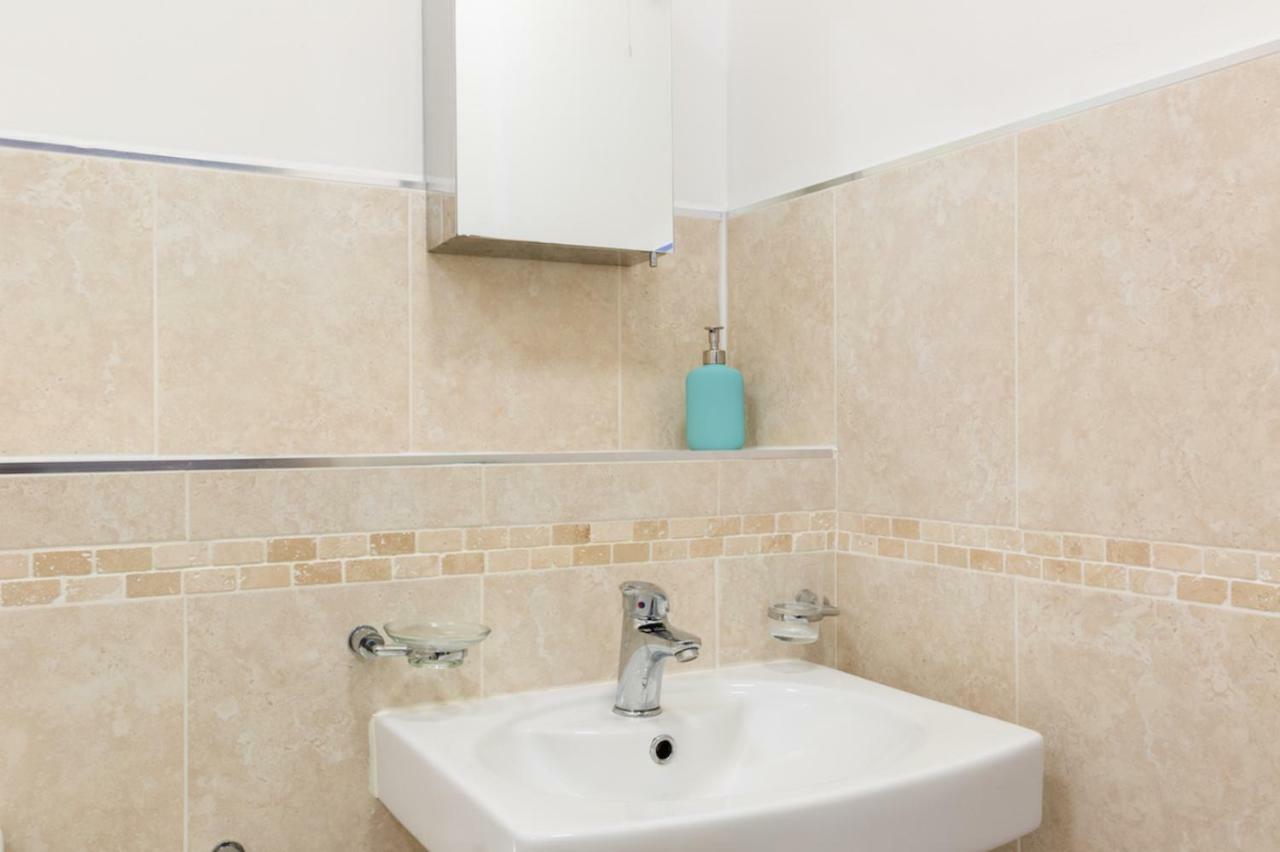 J Quarter - Sleeps 5 Long Term & Families Comfortably, 4 Beds, 2 Bathrooms Birmingham Eksteriør billede