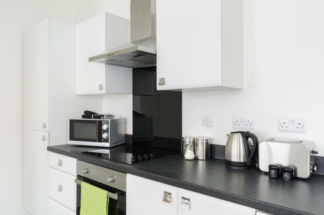 J Quarter - Sleeps 5 Long Term & Families Comfortably, 4 Beds, 2 Bathrooms Birmingham Eksteriør billede
