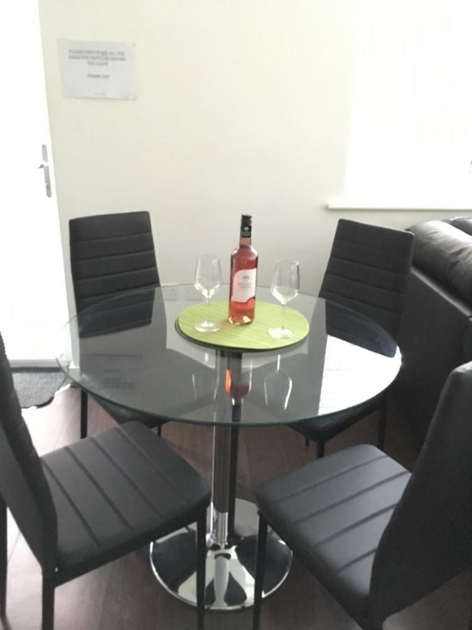 J Quarter - Sleeps 5 Long Term & Families Comfortably, 4 Beds, 2 Bathrooms Birmingham Eksteriør billede